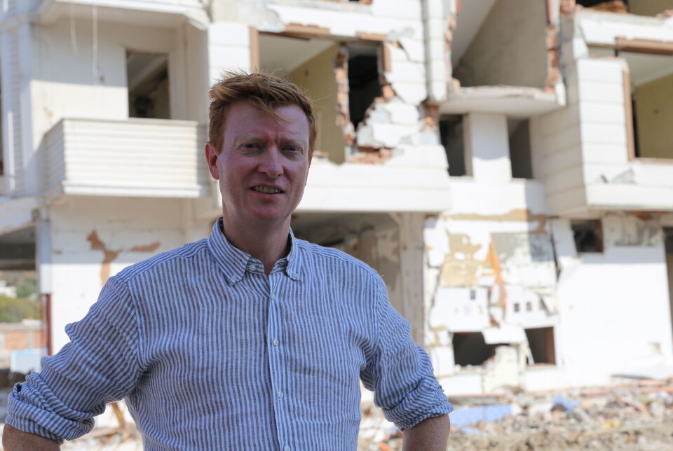 Det er nå mer enn 7 måneder siden et stort jordskjelv rammet Tyrkia og Syria. Georgsen besøkte nylig grensebyene Gaziantep og Hatay i Tyrkia. – Det gjør inntrykk å møte mennesker som fikk sine håp og drømmer knust i hus som raste sammen, sier han.