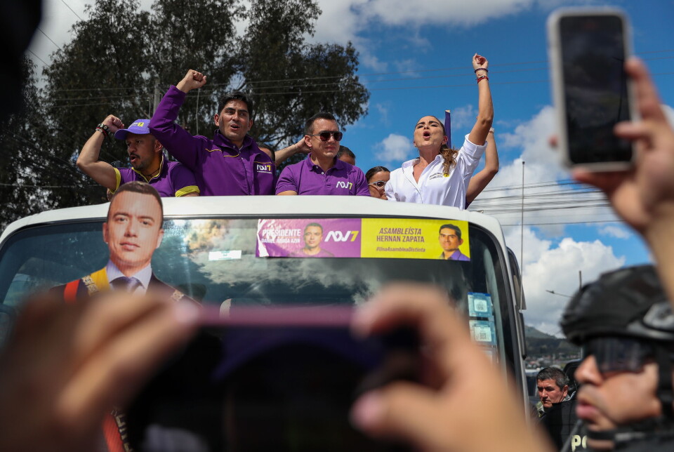 Det er lenge siden urfolksbevegelser og innovative ideer om miljø og utvikling preget valg i Ecuador. Kan søndagens valg forandre et land i dyp krise? spør Benedicte Bull. Bildet viser Ecuadors president Daniel Noboa (med solbriller) under 2025-valgkampen.