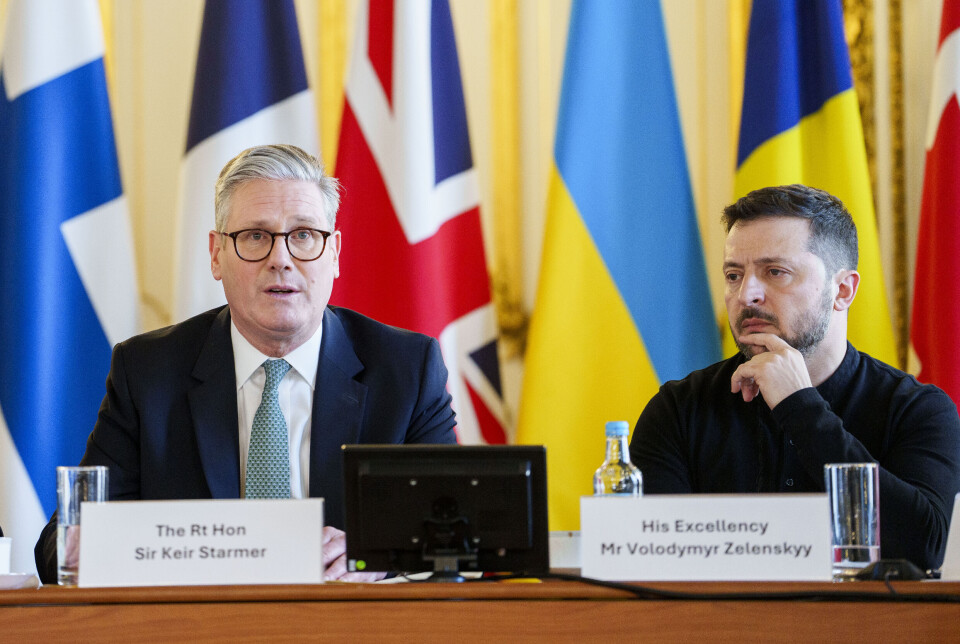 Storbritannia er stadig forpliktet til å hjelpe Ukraina med å få slutt på krigen, heter det fra den britiske regjeringen etter meldingene om stansen i USAs militærstøtte. På bildet er Storbritannias statsminister Keir Starmer (t.v.) og Ukrainas president Volodymyr Zelenskyj.